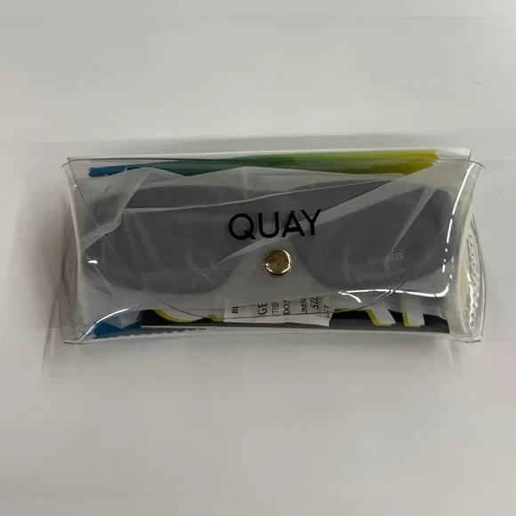 - Quay No Envy Black White Smoke Polarised - Picture 7 of 8